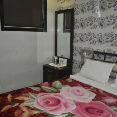 Hotel National Bombay Extérieur photo