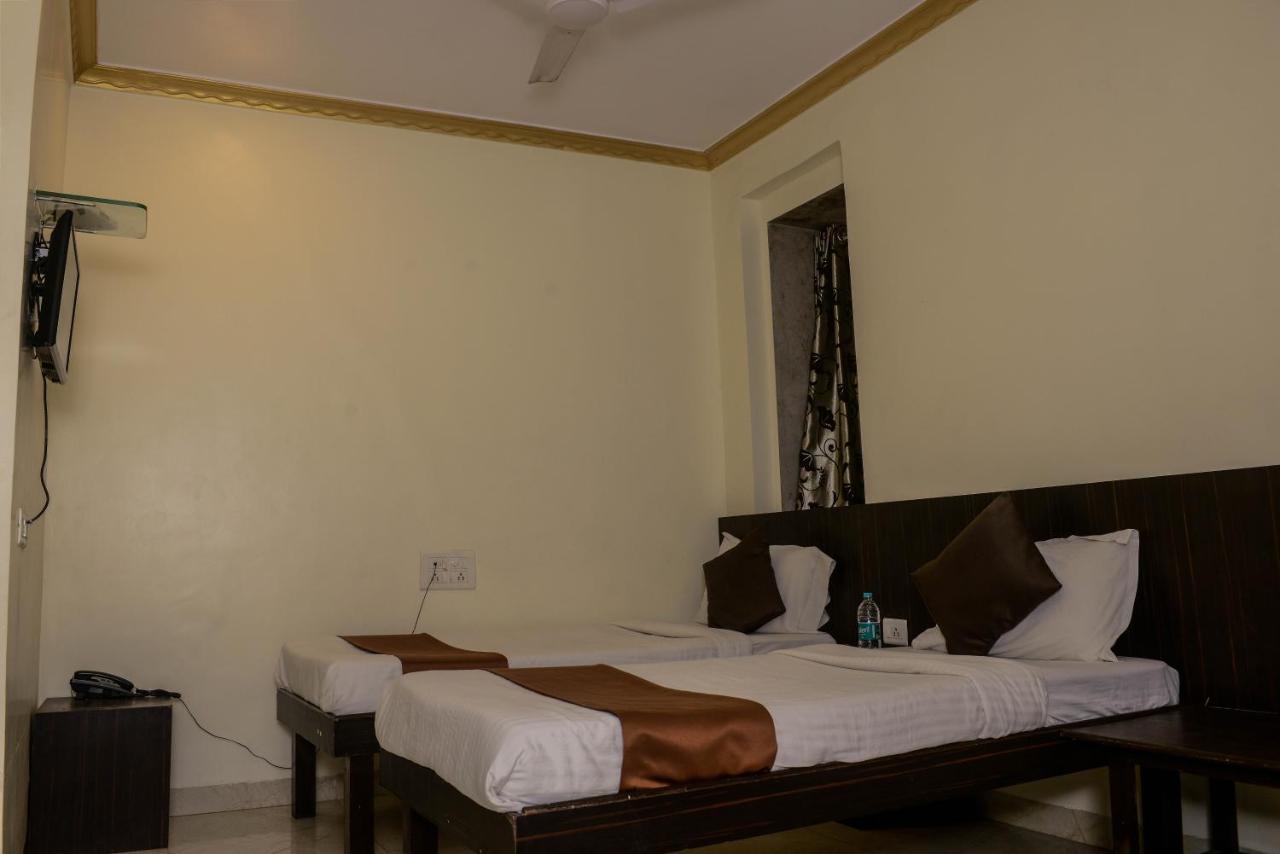Hotel National Bombay Extérieur photo
