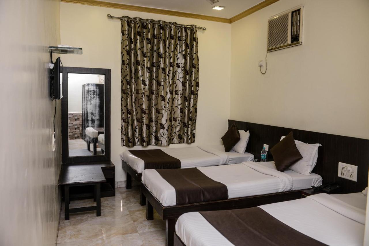 Hotel National Bombay Extérieur photo