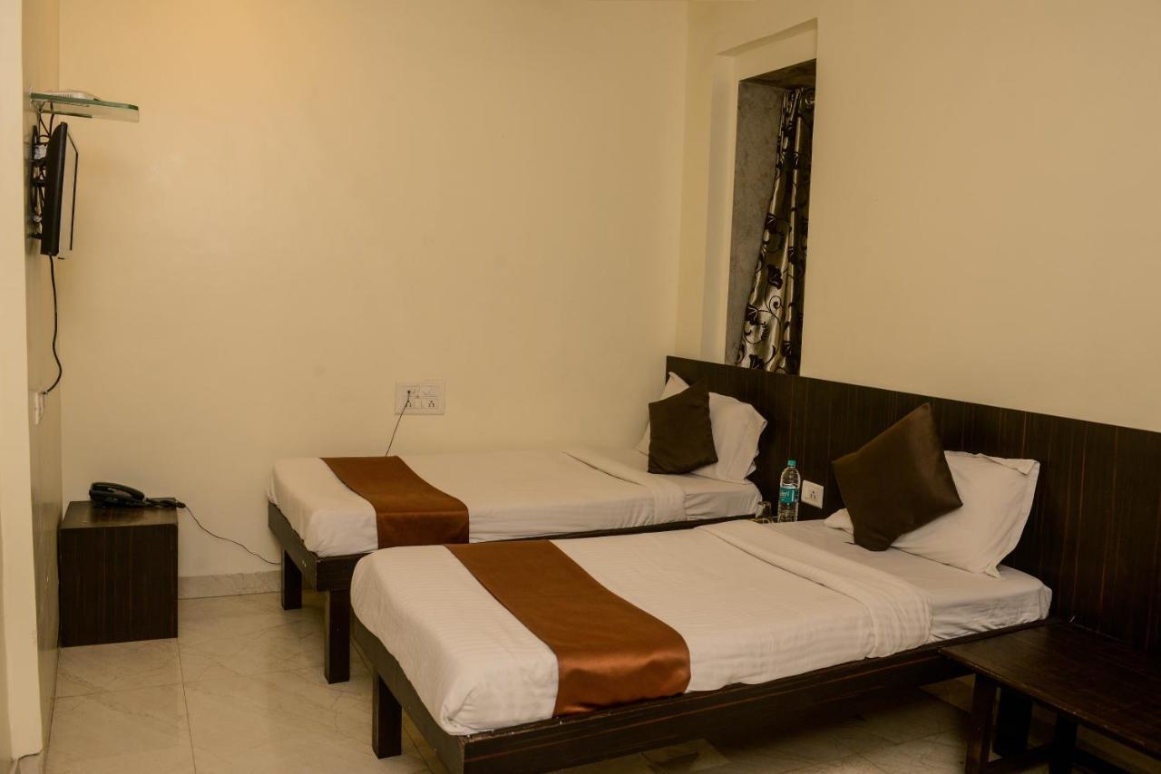 Hotel National Bombay Extérieur photo