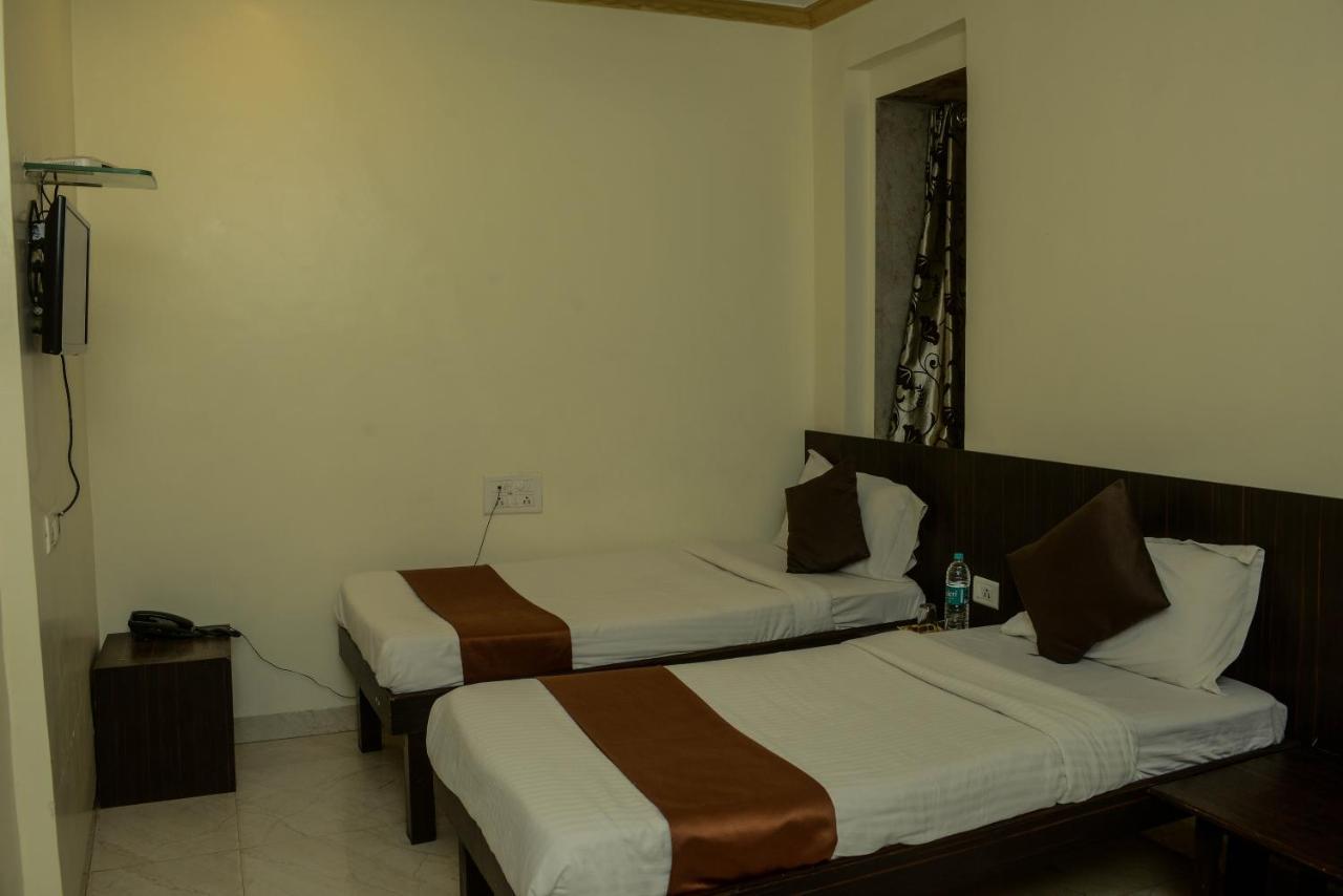Hotel National Bombay Extérieur photo