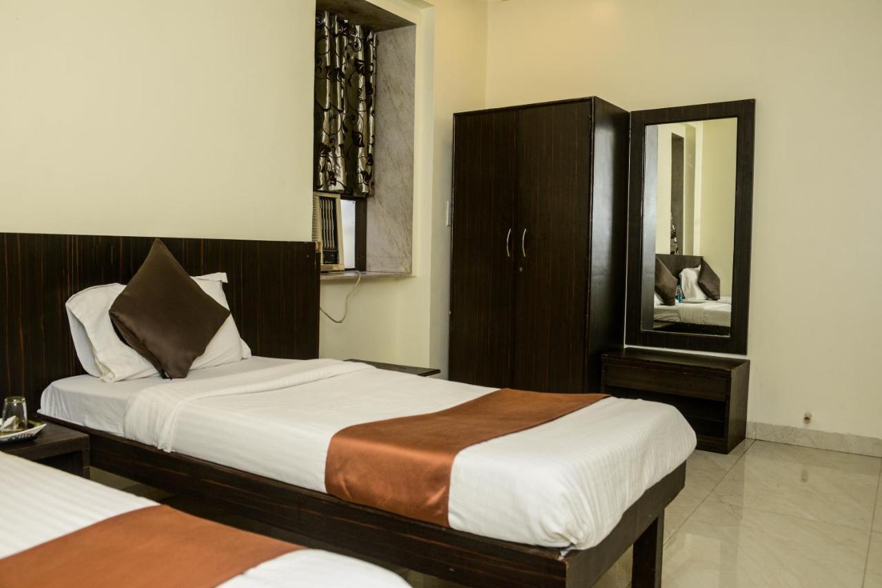 Hotel National Bombay Extérieur photo