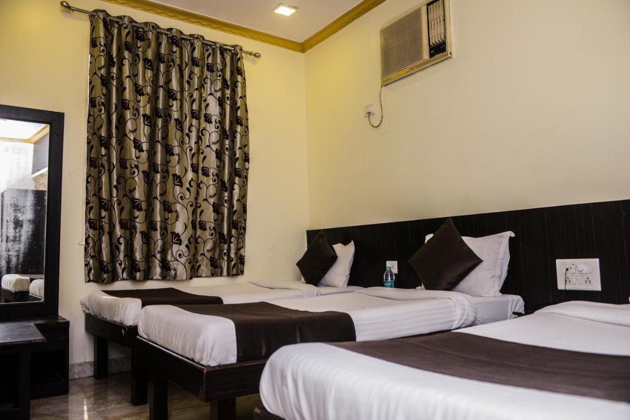 Hotel National Bombay Extérieur photo