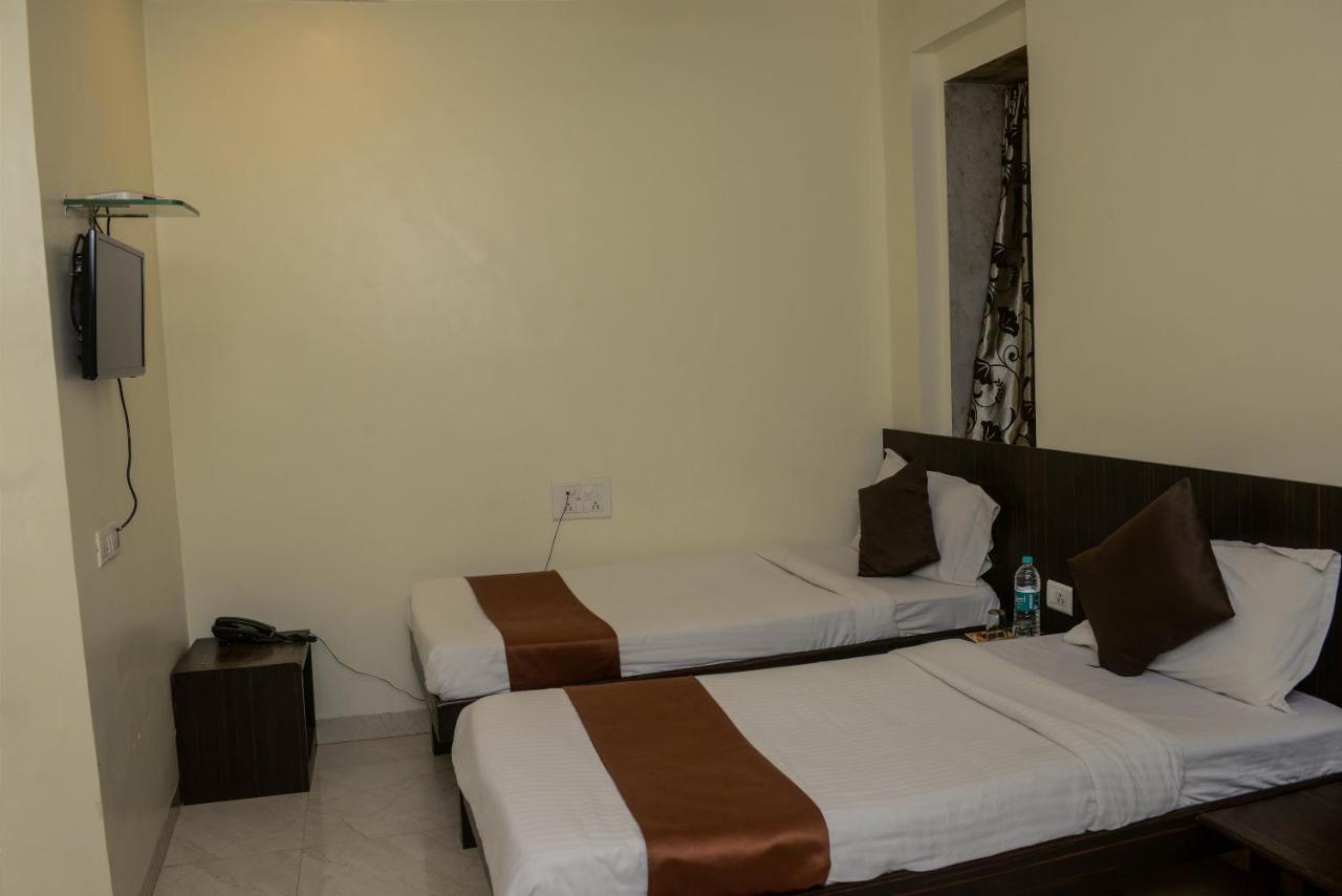 Hotel National Bombay Extérieur photo