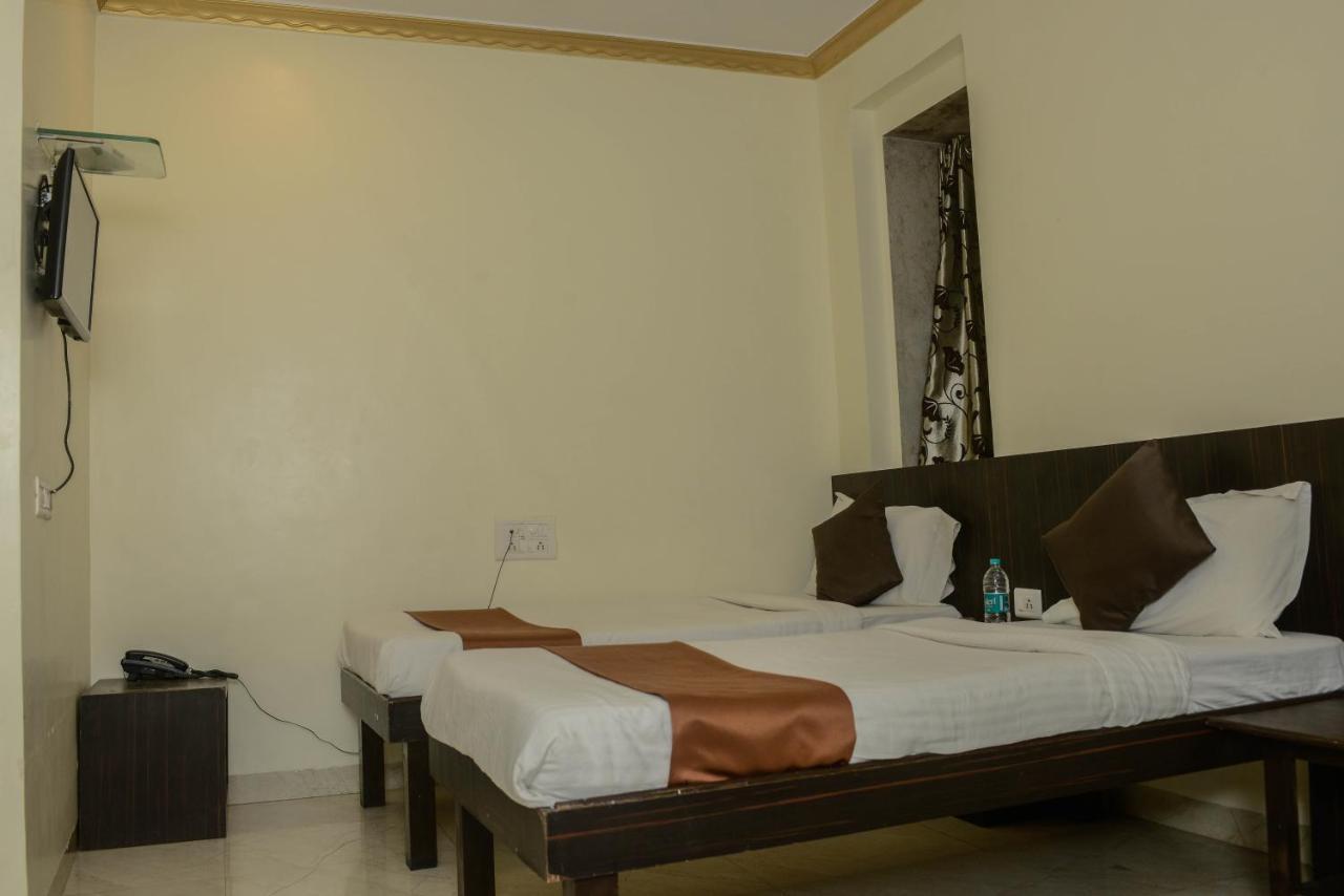 Hotel National Bombay Extérieur photo