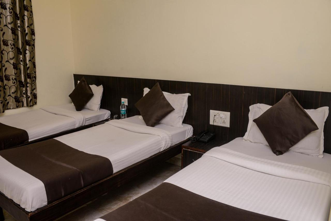 Hotel National Bombay Extérieur photo