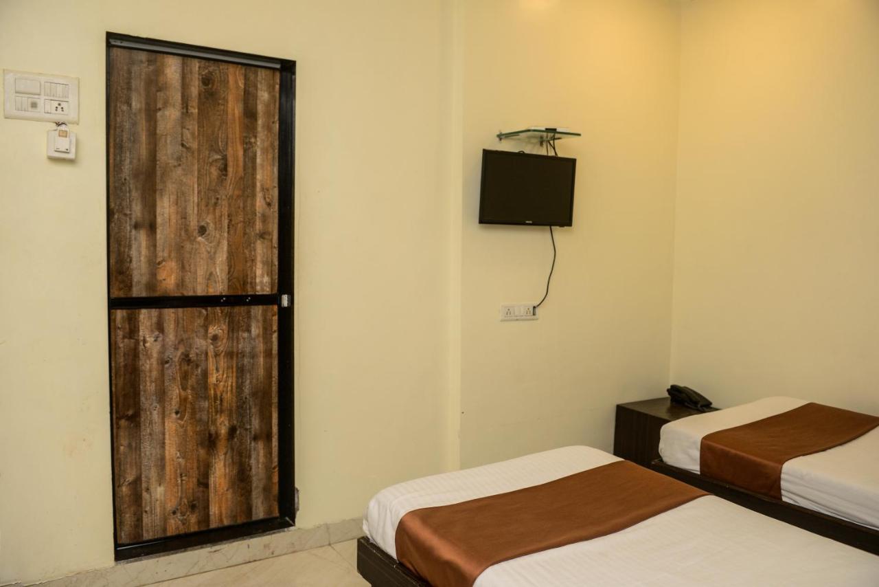 Hotel National Bombay Extérieur photo