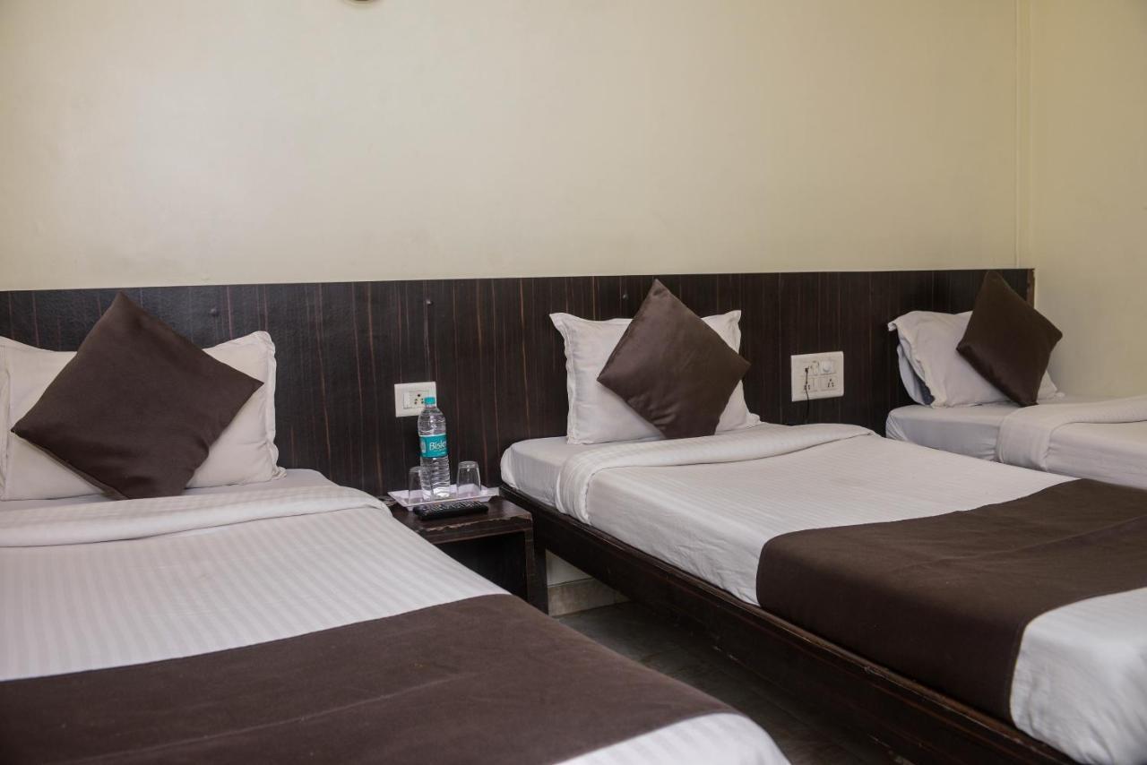 Hotel National Bombay Extérieur photo