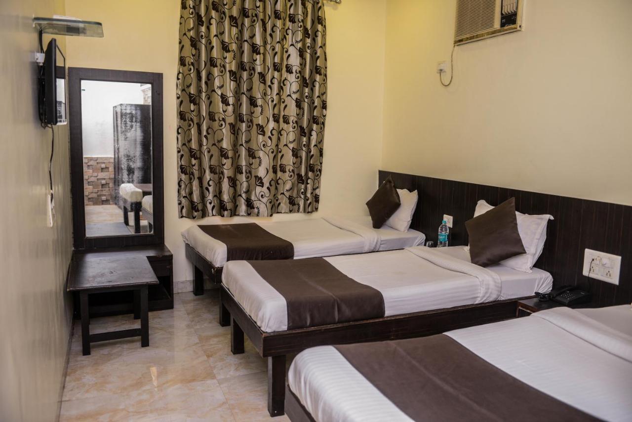 Hotel National Bombay Extérieur photo