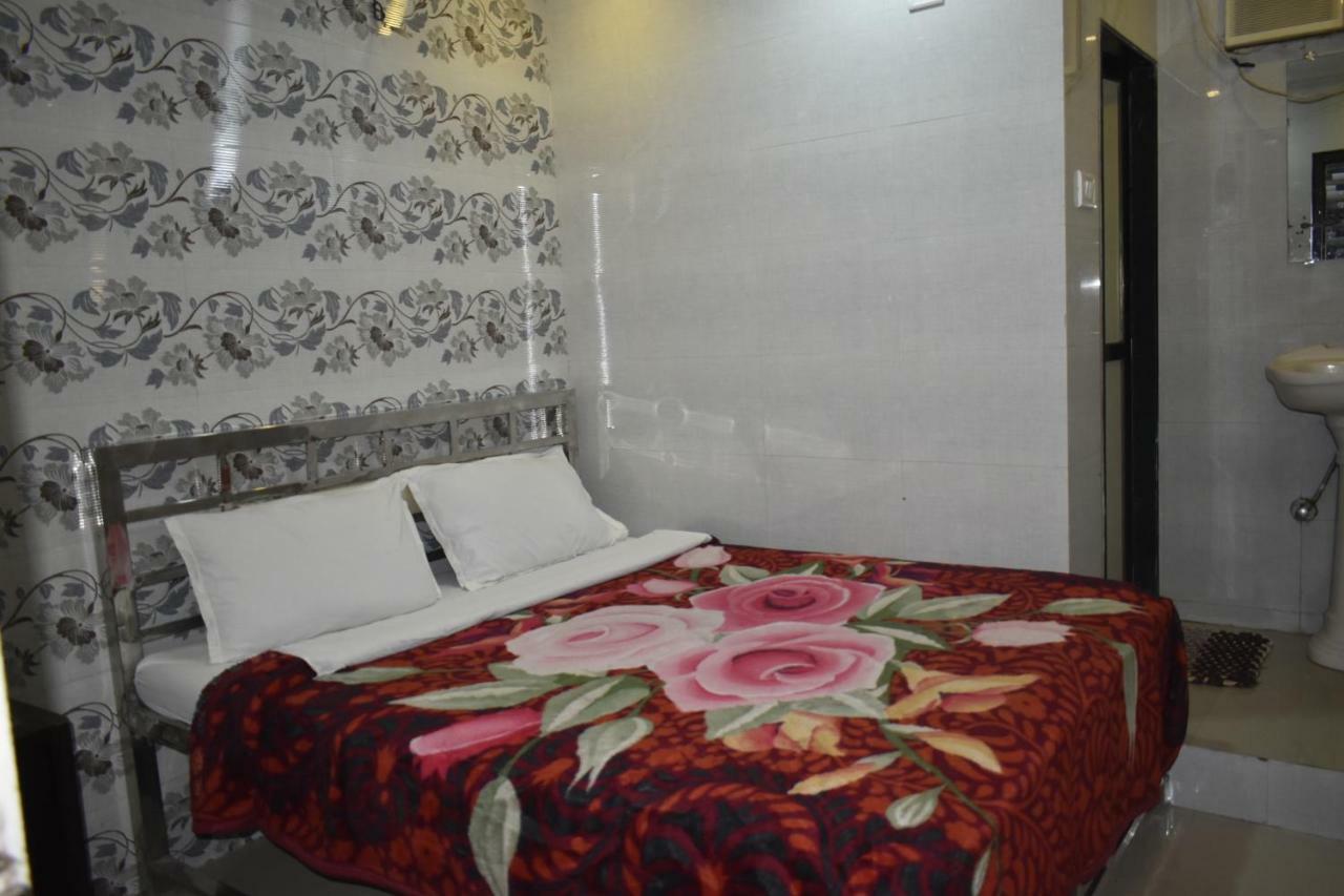 Hotel National Bombay Extérieur photo