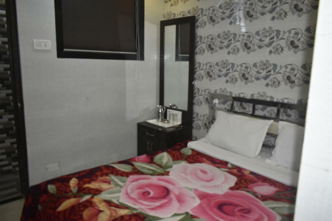 Hotel National Bombay Extérieur photo